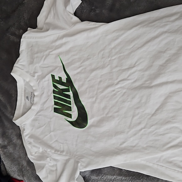 4 Mens Medium Tshirts,Great Condition.Michael Kors,Lucky Brand,Tommy Hilfiger. - Picture 3 of 9